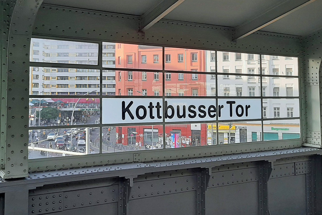 Blick von der U-Bahn-Haltestelle auf den "Kotti"